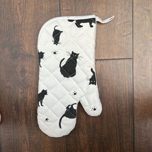 Cat oven mitt